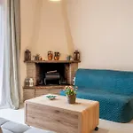 Zafferana's Pool Retreat Apartment